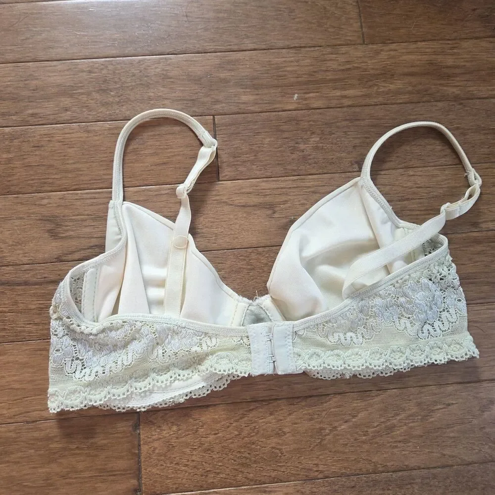 Olga 34D Lot Of 3 Lightly Lined Bras - Nude, White, & Creamish/Green